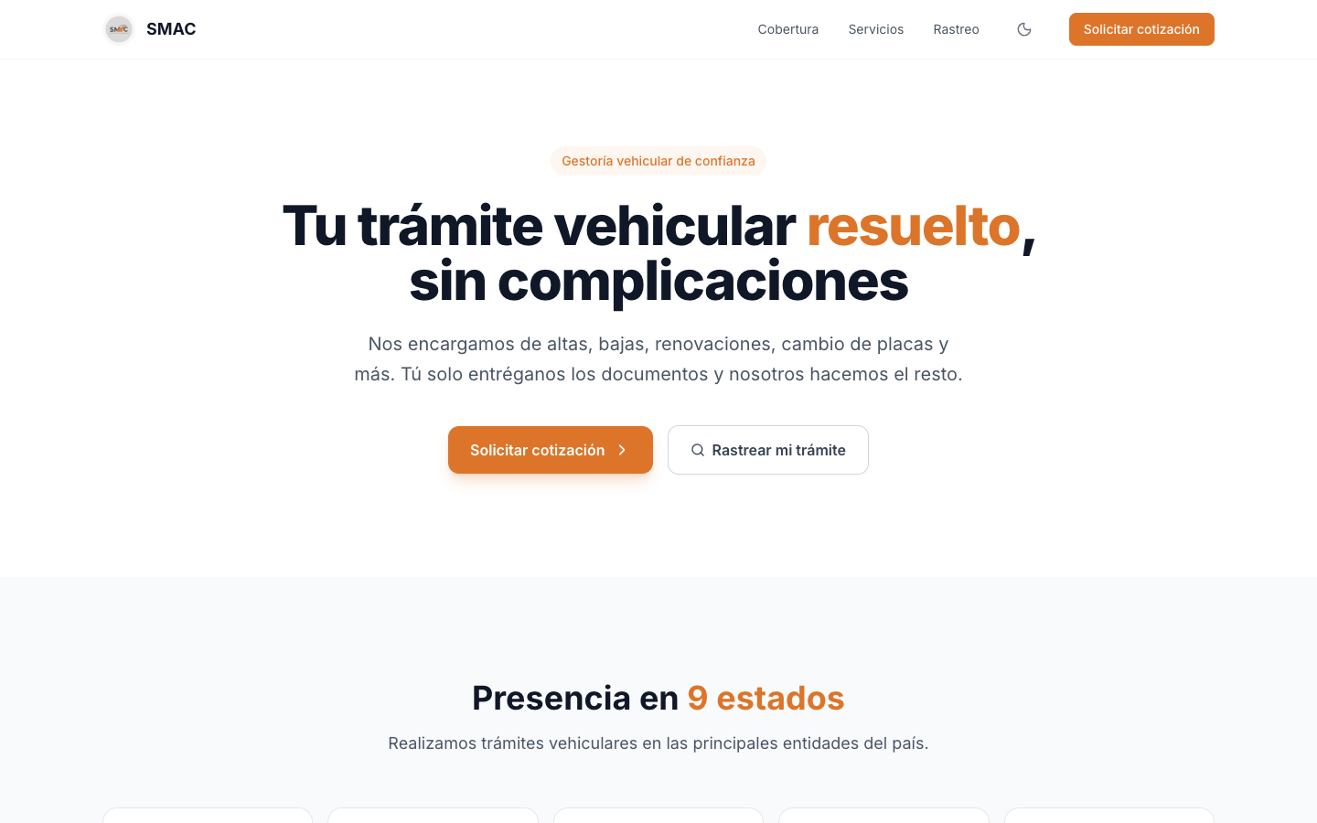 Página de inicio de gestoriasmac.com con el mensaje «Tu trámite vehicular resuelto, sin complicaciones» y botones para cotizar o rastrear un trámite